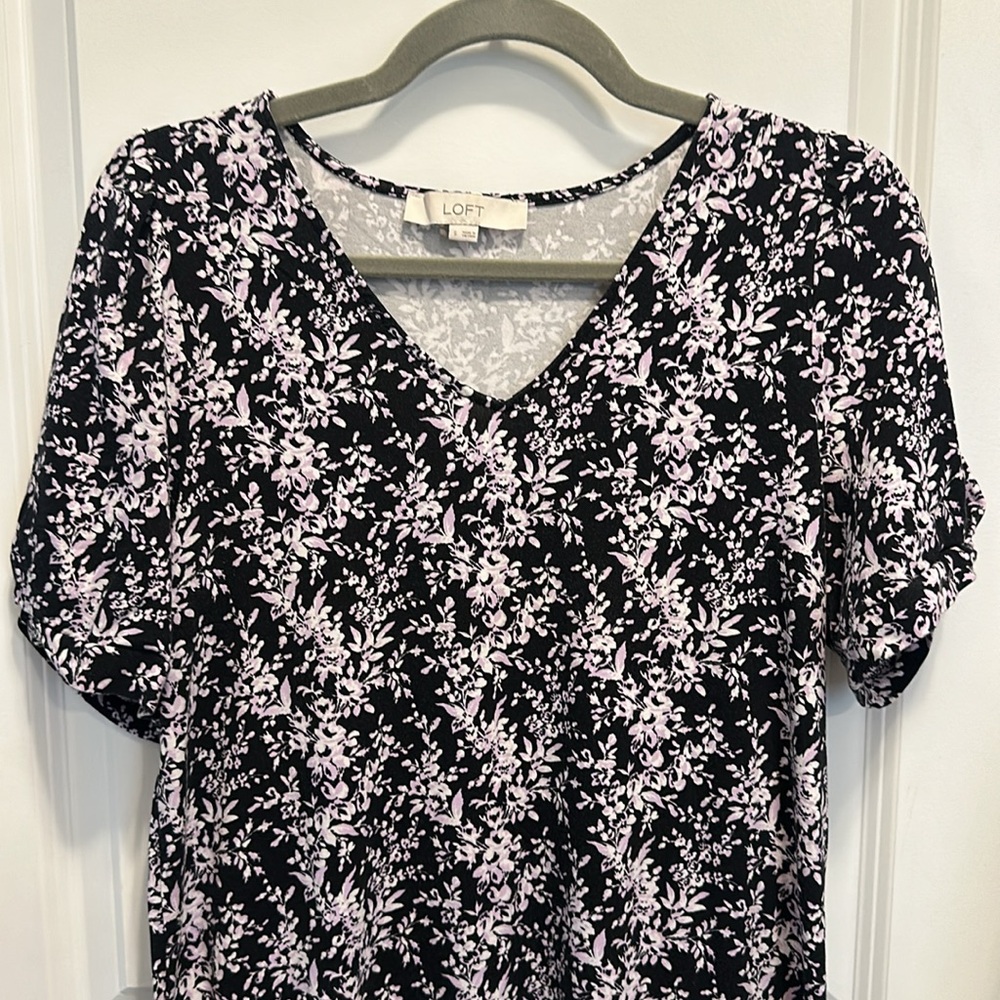 LOFT Knotted Puff Sleeve V-Neck Dress - Picture 4 of 9